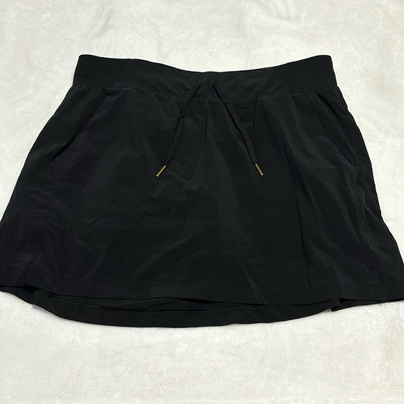All in Motion Black Skort L - Picture 1 of 5